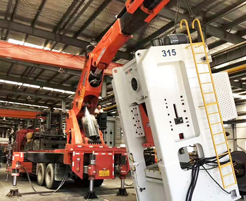 华蓥附近随车吊出租，轻松解决运输难题