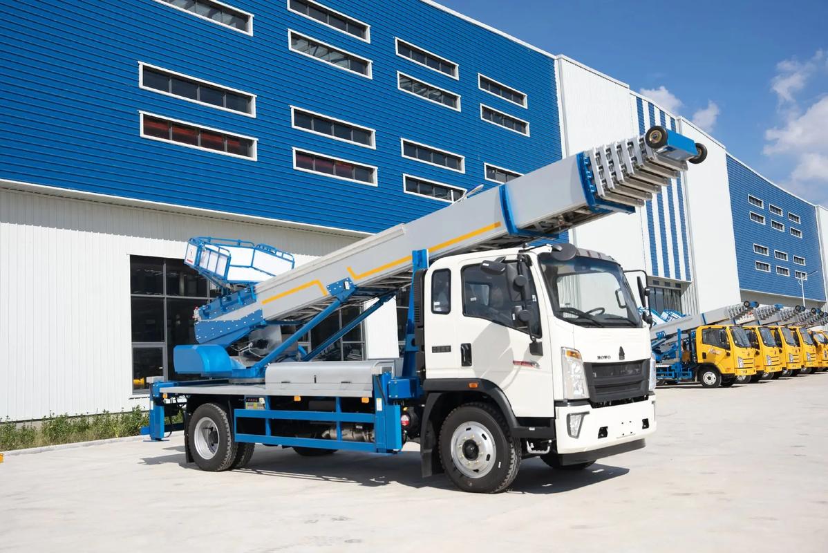 华蓥出租云梯车高空作业车 建筑垃圾搬运