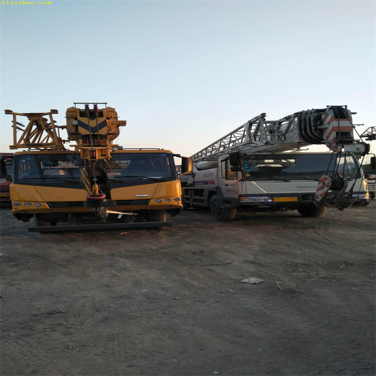 华蓥吊车吊挖机正确办法